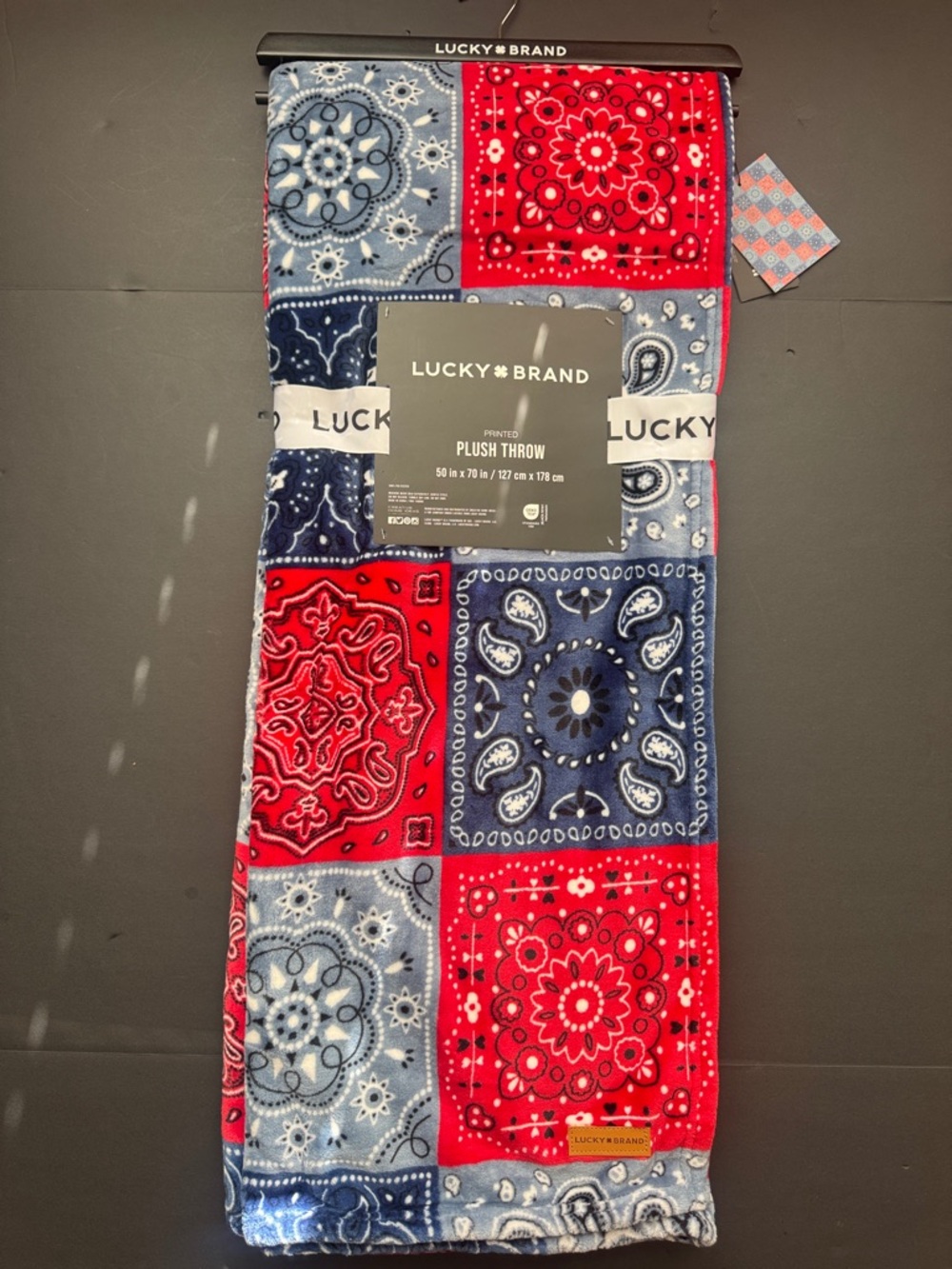 New LUCKY BRAND Printed Americana Plush Throw Blanket - Red/White/Blue - 50"x70"